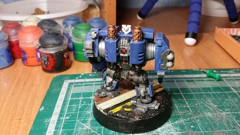 Изображение — Полностью покрашенный дредноут из вселенной Warhammer 40000