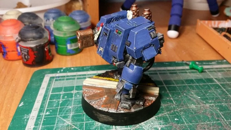 Изображение — Полностью покрашенный дредноут из вселенной Warhammer 40000